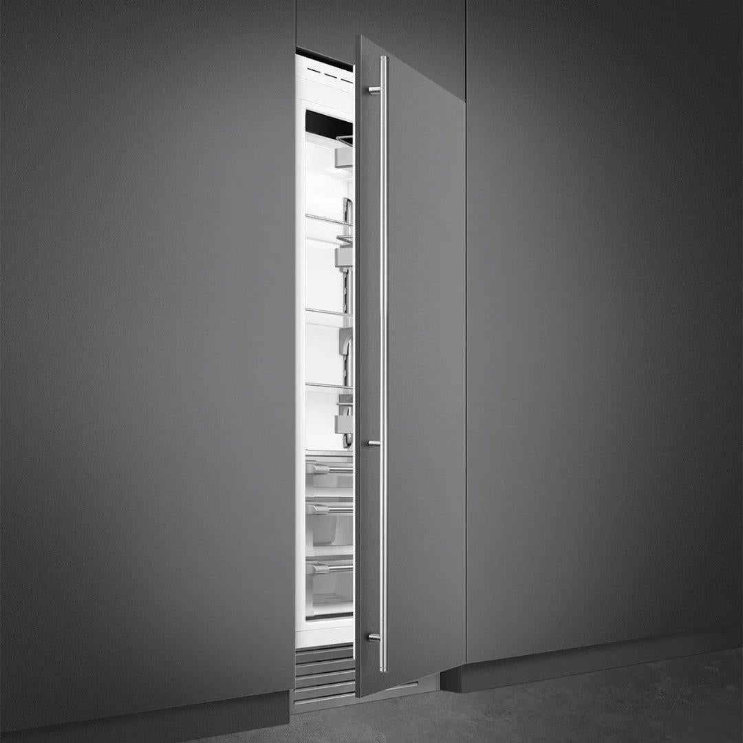 Refrigerador columna panelable SMEG de 30 pulgadas con diseño empotrable y pantalla TFT