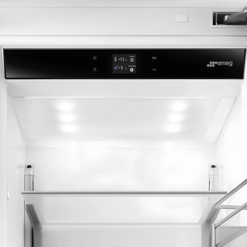 Refrigerador columna panelable SMEG de 30 pulgadas con diseño empotrable y pantalla TFT