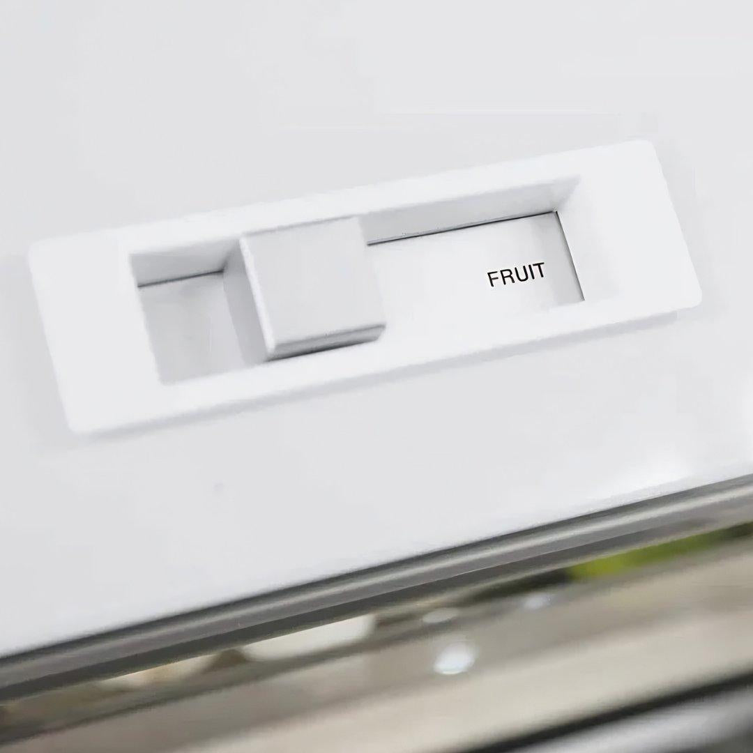 Refrigerador columna panelable Thermador de 30 pulgadas con diseño flush e interior de acero inoxidable