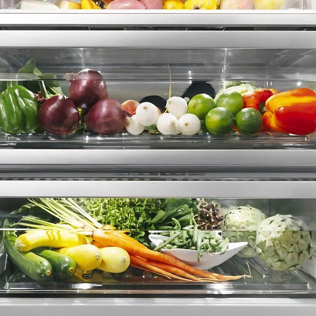 Refrigerador columna panelable Thermador de 30 pulgadas con diseño flush e interior de acero inoxidable