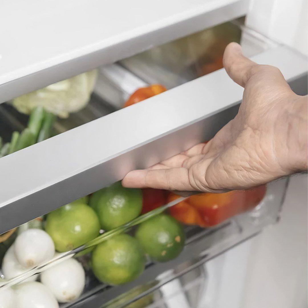 Refrigerador columna panelable Thermador de 30 pulgadas con diseño flush e interior de acero inoxidable