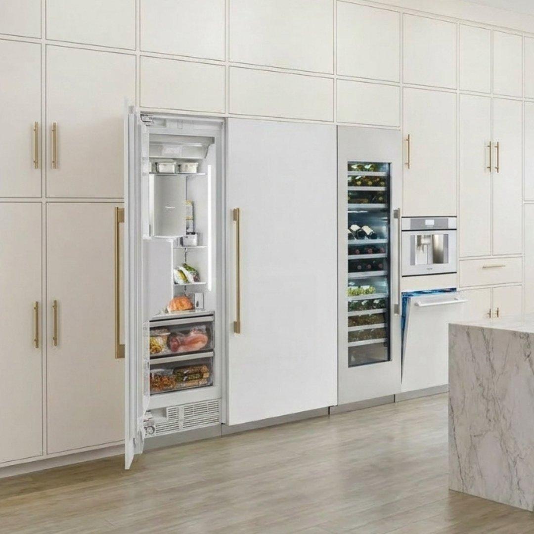 Refrigerador columna panelable Thermador de 36 pulgadas con diseño flush e interior de acero inoxidable