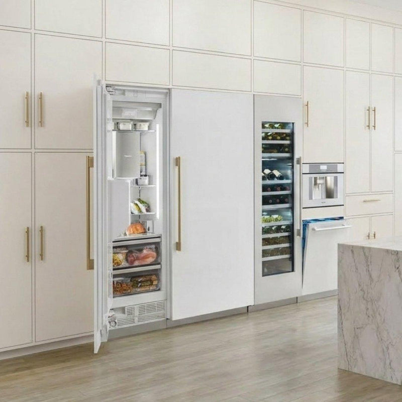 Refrigerador columna panelable Thermador de 36 pulgadas con diseño flush e interior de acero inoxidable