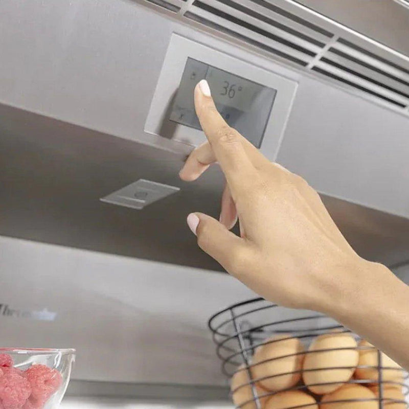 Refrigerador columna panelable Thermador de 36 pulgadas con diseño flush e interior de acero inoxidable
