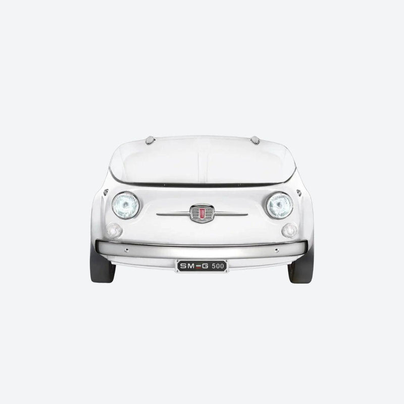 Refrigerador Smeg y Fiat de 100 litros inspirado en el frente de un Fiat 500, disponible en verde, blanco o rojo