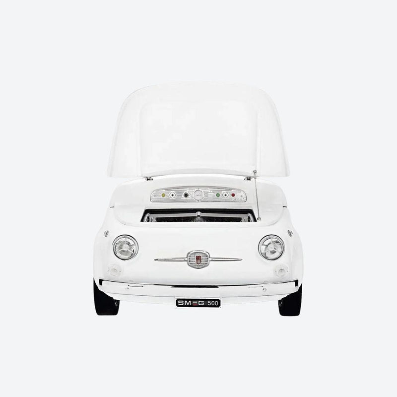 Refrigerador Smeg y Fiat de 100 litros inspirado en el frente de un Fiat 500, disponible en verde, blanco o rojo