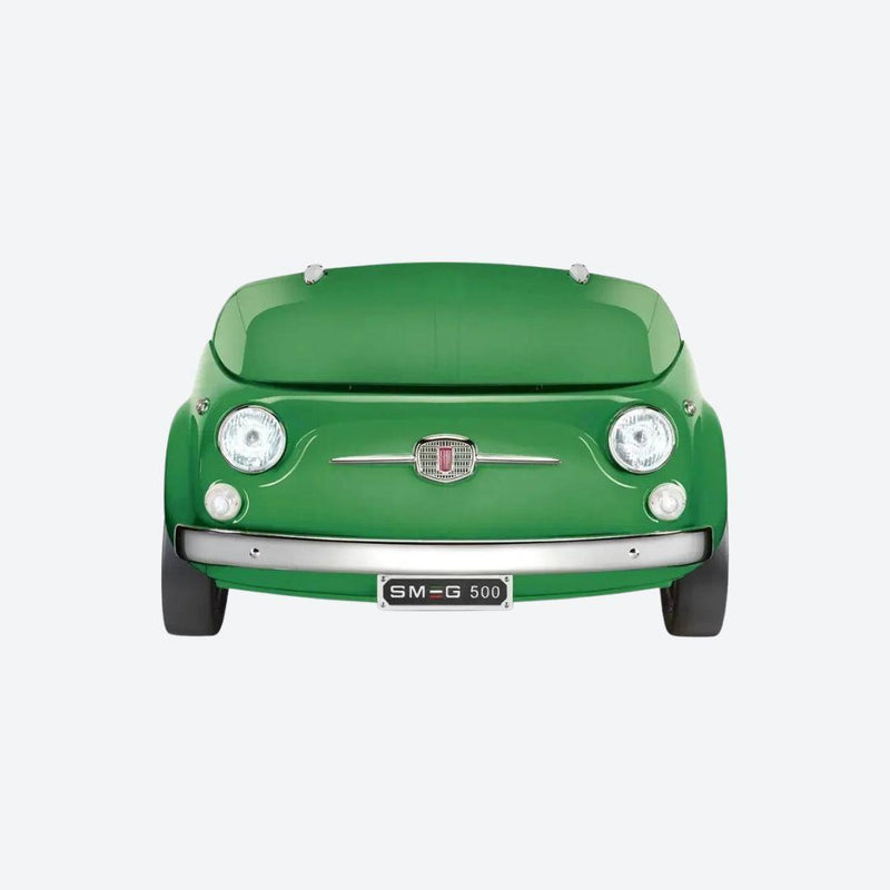 Refrigerador Smeg y Fiat de 100 litros inspirado en el frente de un Fiat 500, disponible en verde, blanco o rojo