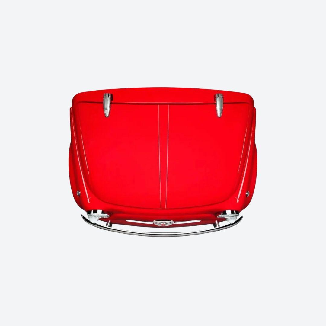Refrigerador Smeg y Fiat de 100 litros inspirado en el frente de un Fiat 500, disponible en verde, blanco o rojo