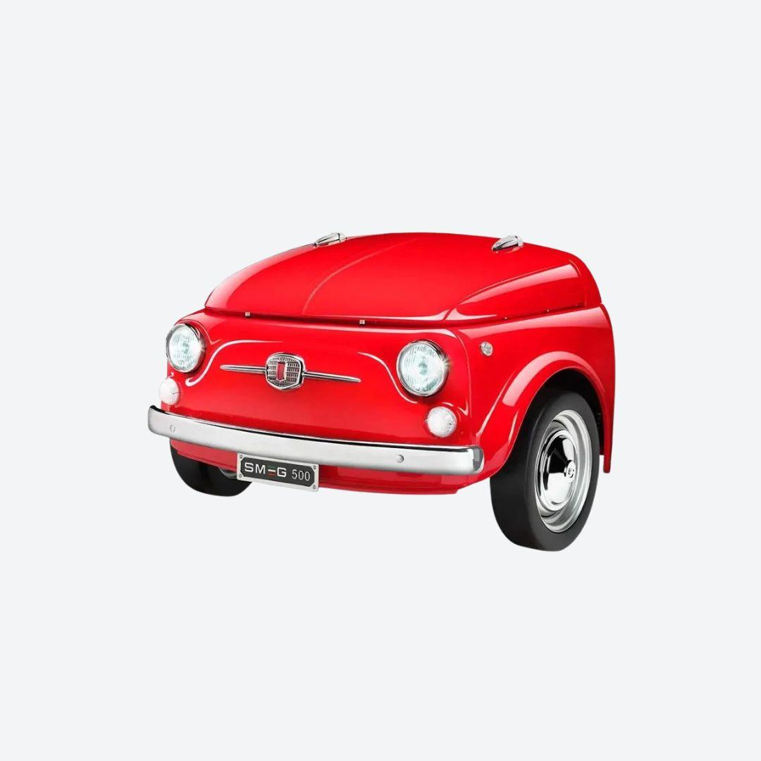 Refrigerador Smeg y Fiat de 100 litros inspirado en el frente de un Fiat 500, disponible en verde, blanco o rojo
