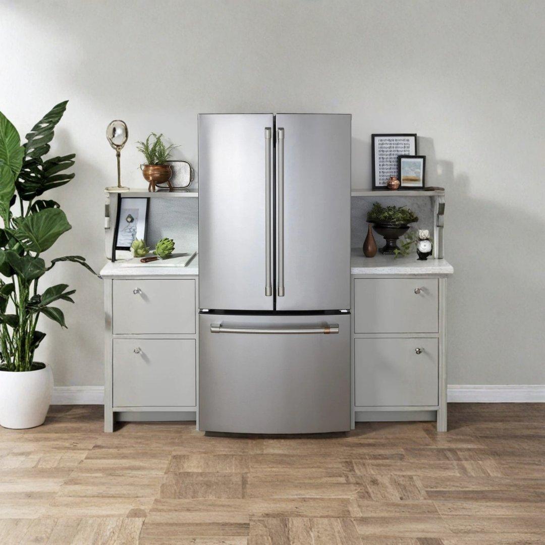 Refrigerador French door Café Appliances de 19 pies cúbicos en acero inoxidable con dispensador interno de agua