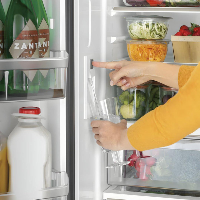 Refrigerador French door Café Appliances de 19 pies cúbicos en acero inoxidable con dispensador interno de agua