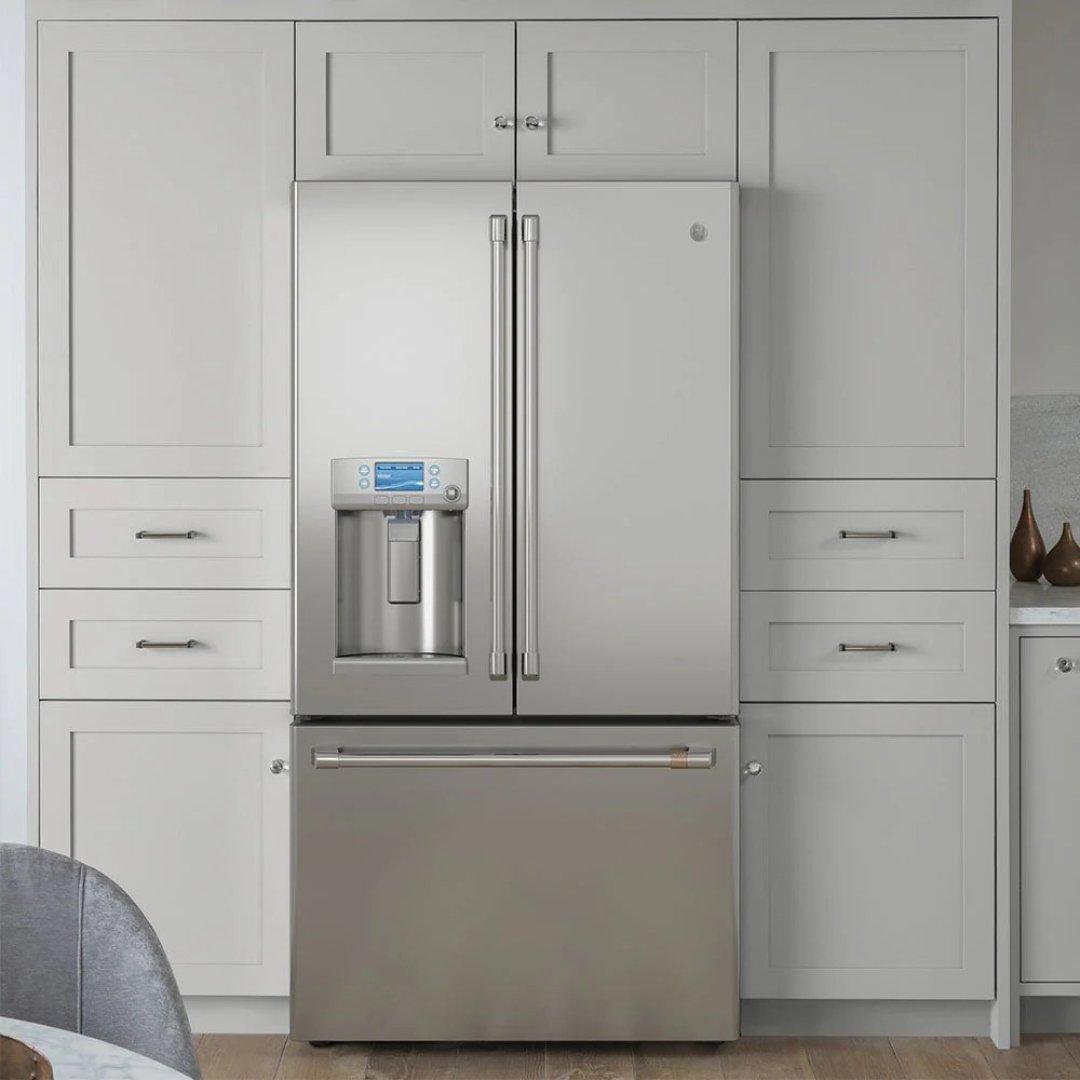 Refrigerador French door Café Appliances de 27.7 pies cúbicos con dispensador de agua caliente en acabado matte black